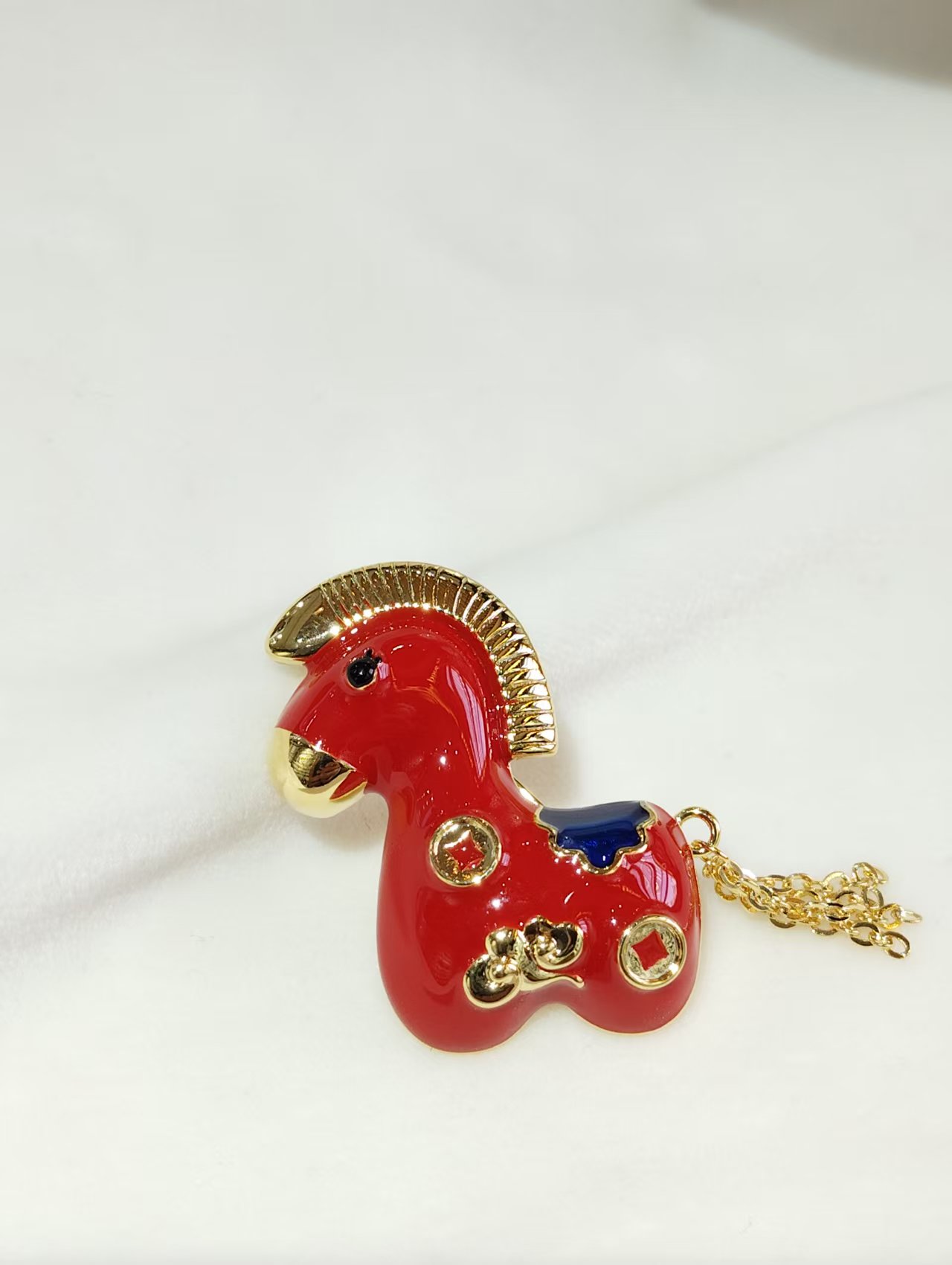 A red little horse brooch for the zodiac year Specification image