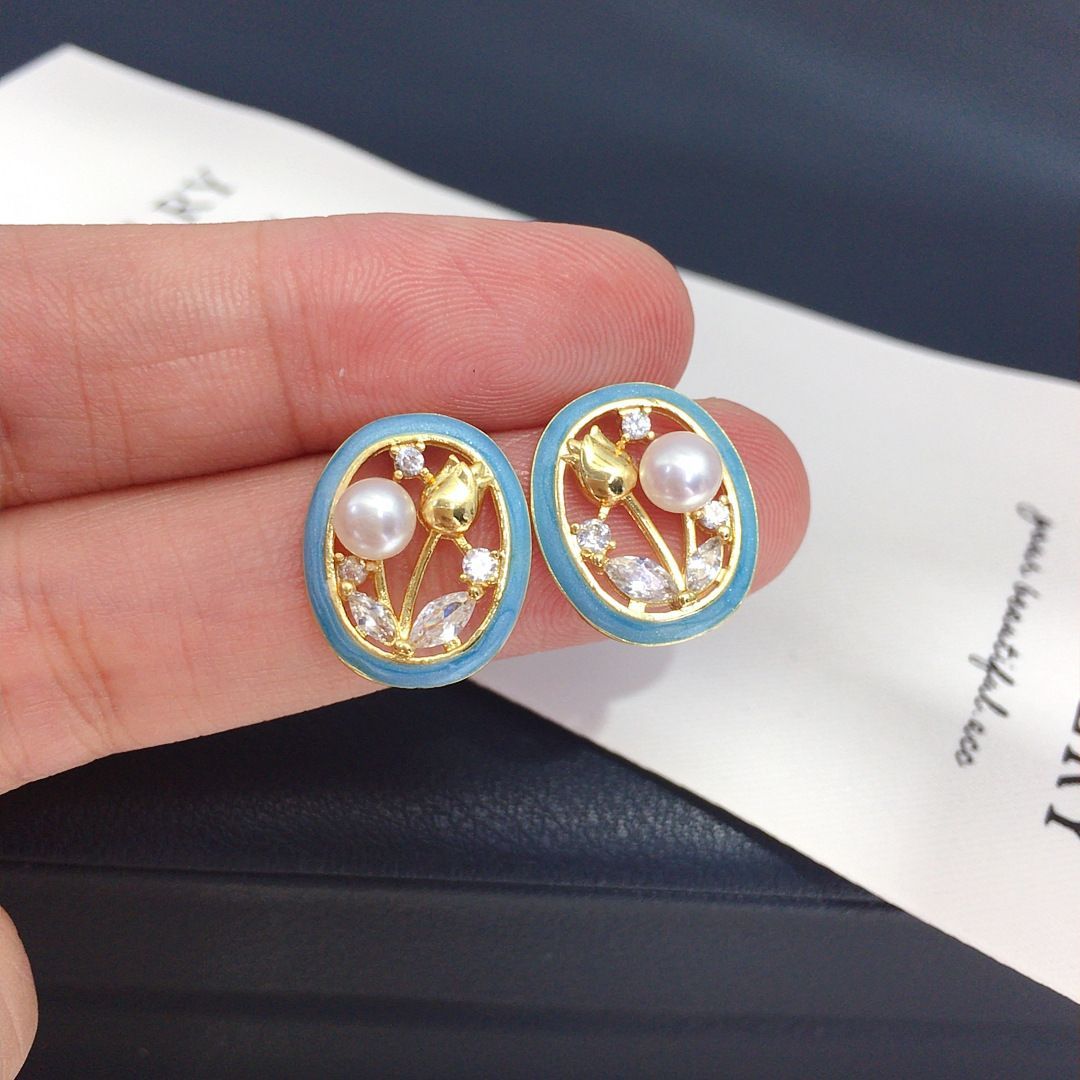 Retro hollowed-out rose geometric blue glazed natural freshwater pearl stud earrings, elegant, exquisite and high-end earrings necklace, pearl necklace jewelry detail image 5