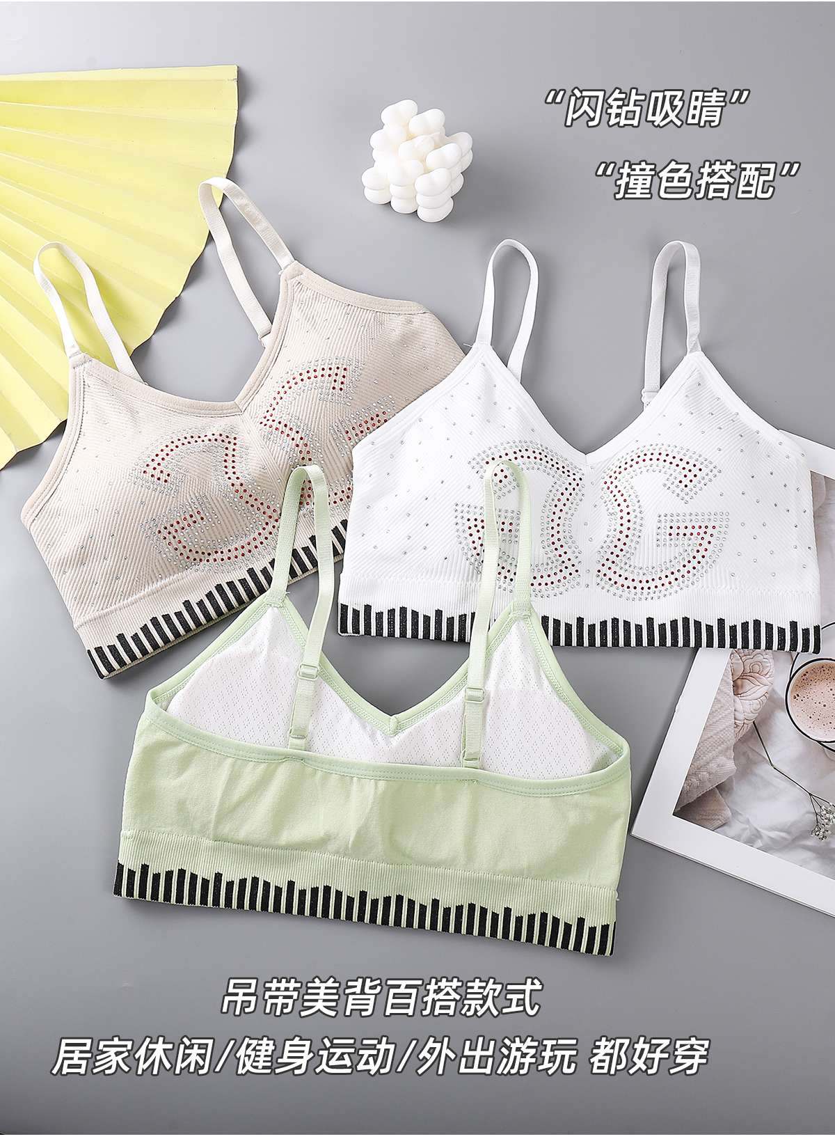 The adjustable shoulder straps of the bra make the back look beautiful and wrap around the chest undefined