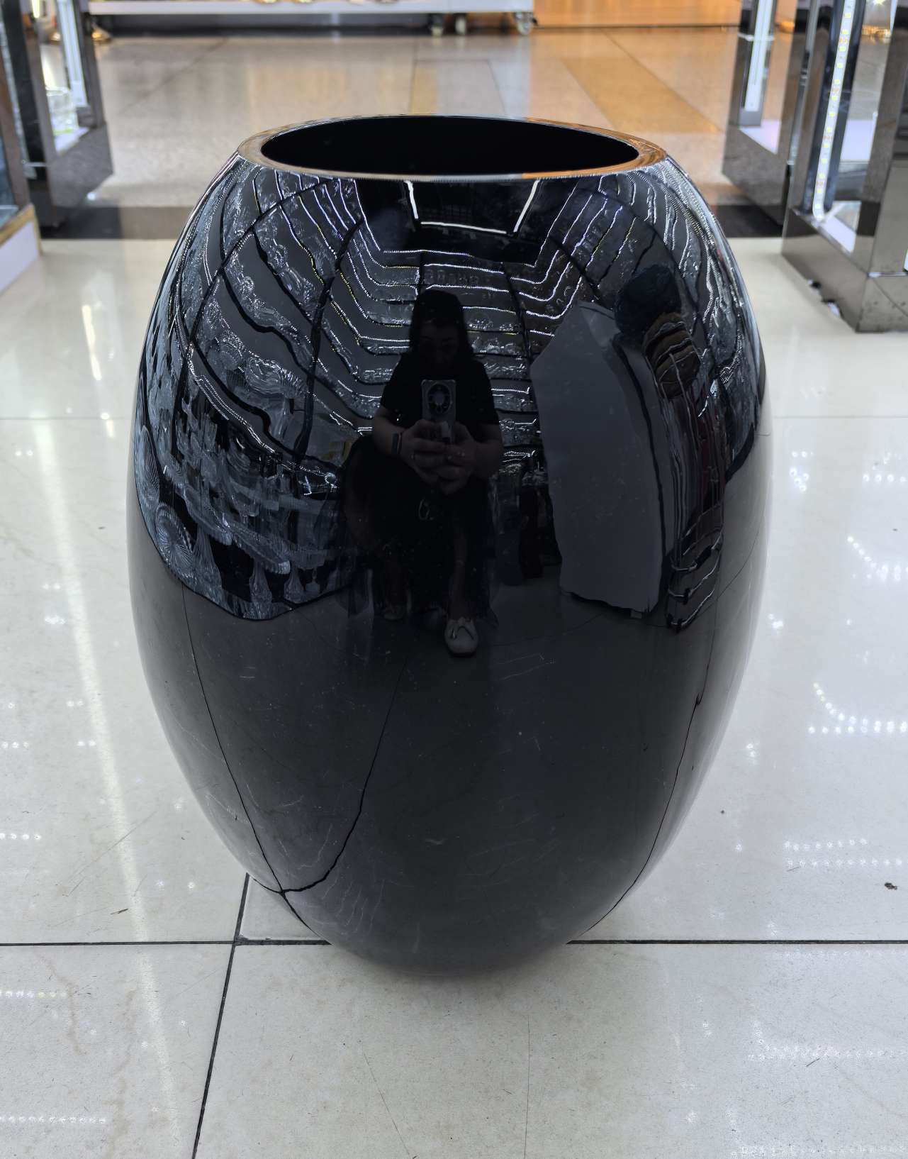 黑色玻璃花瓶