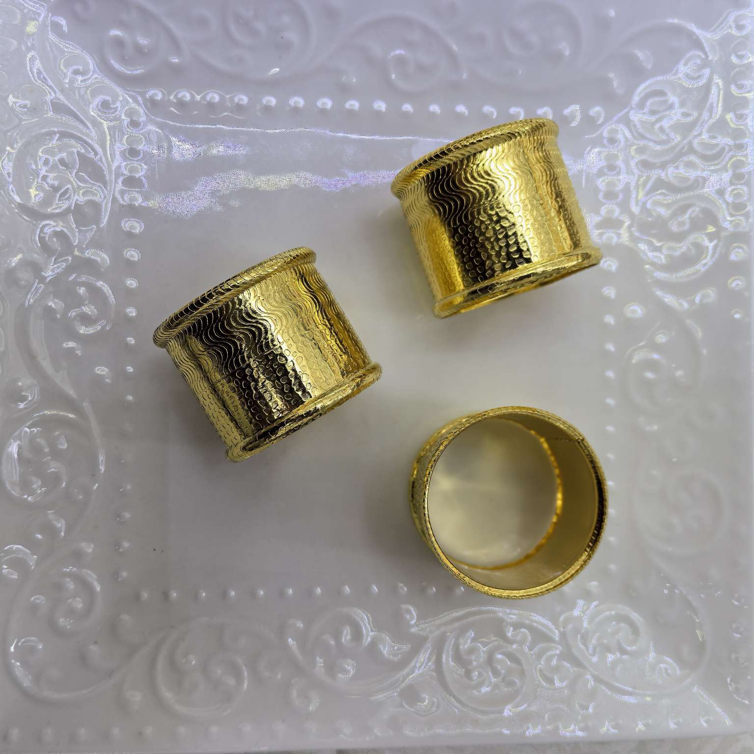 外贸热销双圆边麻点花直筒金属餐巾环餐巾扣餐巾圈口布圈酒店婚庆餐桌装饰用品家庭聚会餐桌装饰工艺品