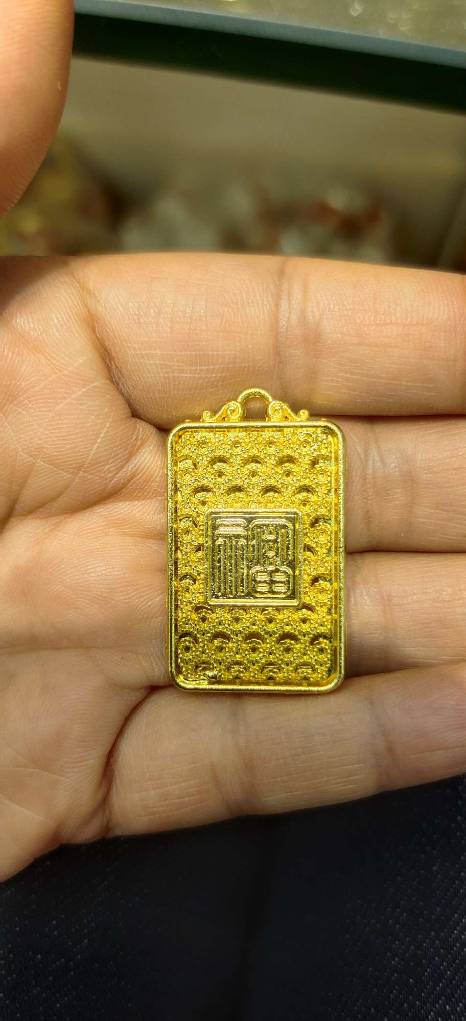 A wide range of fashionable accessories and accessories are carefully selected for personalized matching. There are various choices of decorative accessories and accessories details Picture