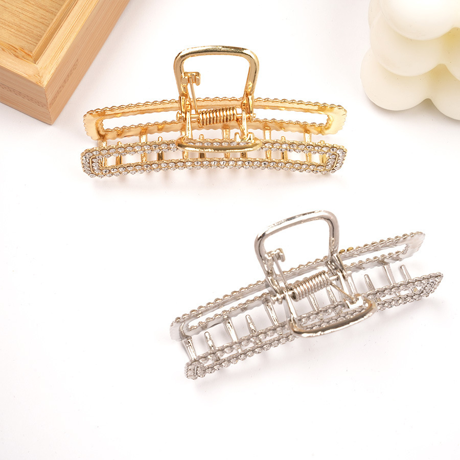 Simple geometric hair clips, full diamond square grabber for girls, light luxury and high-end feel, water diamond updo hair, shark clip grabber Application Scenario