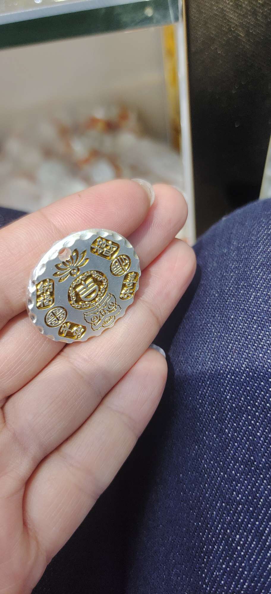 A wide range of fashion accessories and creative decorative items that can be mixed and matched are versatile and trendy. There are various choices for trendy accessories Specification image