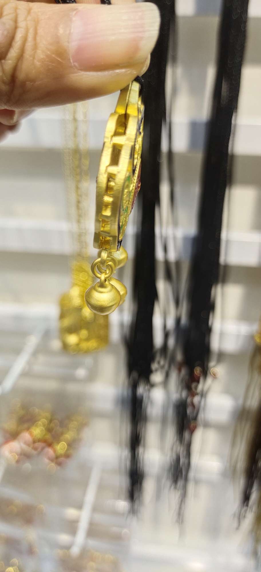A wide selection of fashionable accessories and accessories, personalized decorative accessories, and various combinations of accessories and accessories details Picture