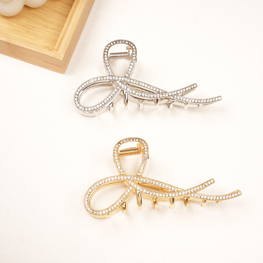 High-end water diamond grab clip, shark clip, women's large hair volume, metal hair clip, back of the head, hair grab clip, headwear Application Scenario