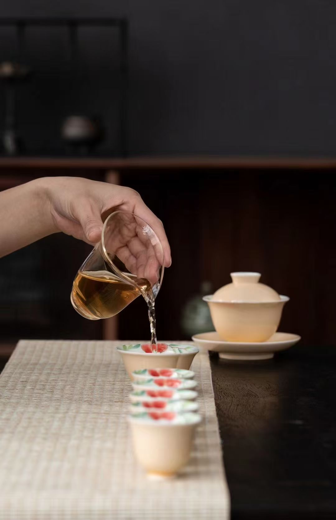 白瓷手绘寿桃姜黄系列8头套组配礼盒商务礼品茶具套装详情3