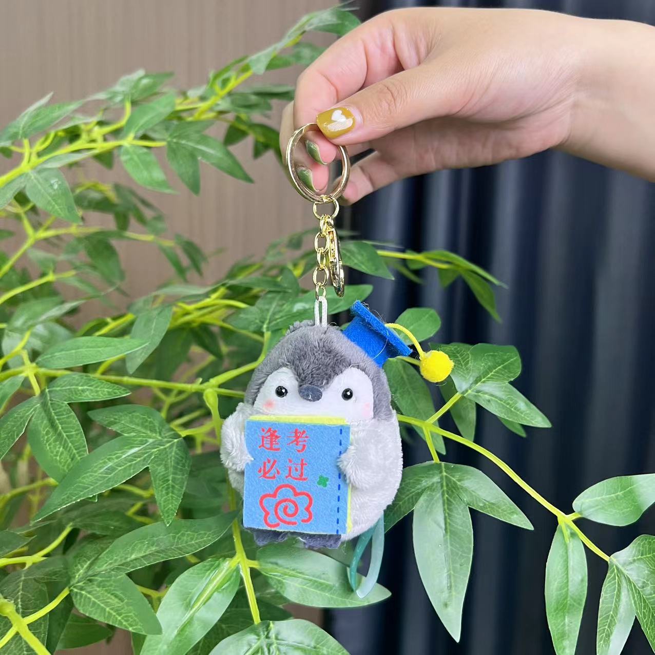 Japanese-style positive energy penguin plush toy pendant, the same style penguin pendant toy keychain as on Instagram and Xiaohongshu details Picture