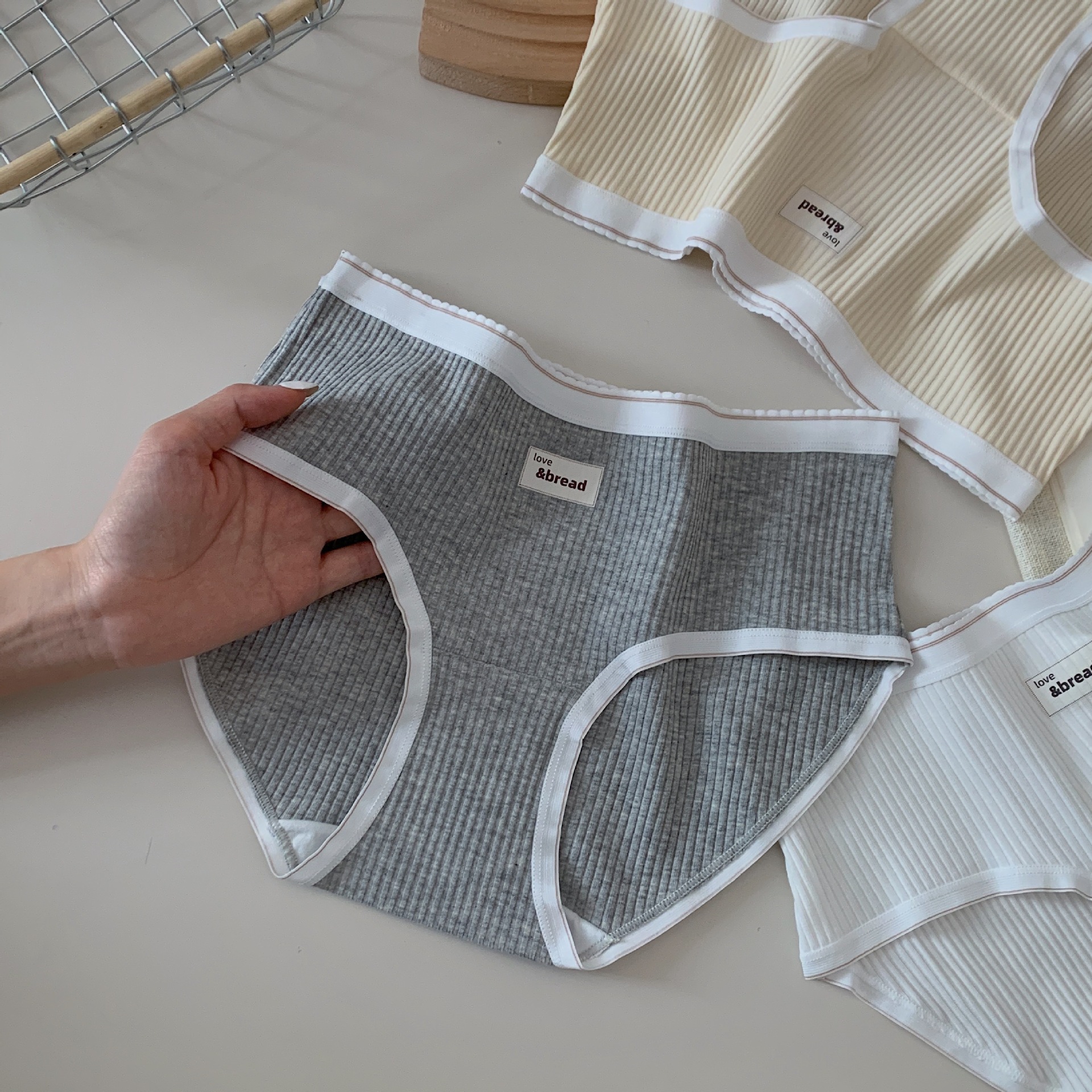 American-style underwear for women, pure cotton sporty, antibacterial crotch, all-cotton extended, mid-waist, comfortable and hip-hugging underwear for girls details Picture