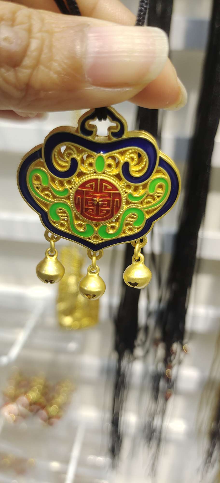 A wide selection of fashionable accessories and accessories, personalized decorative accessories, and various combinations of accessories and accessories