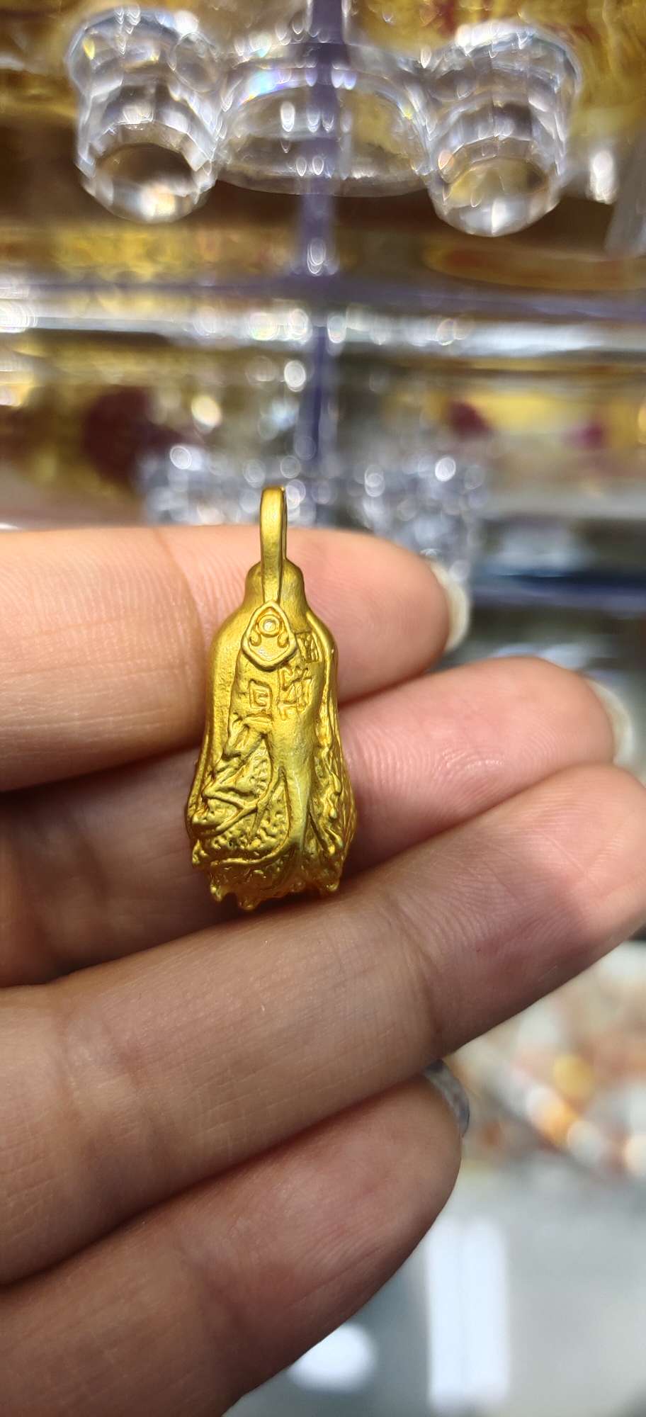 A wide range of fashionable accessories and personalized decorative items are carefully selected. There are various combinations of accessory sets and multiple styles to choose from