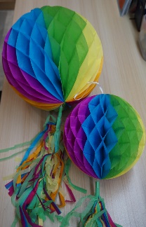 The corridor of the shopping mall, party decoration, honeycomb supermarket ceiling hanging ornaments