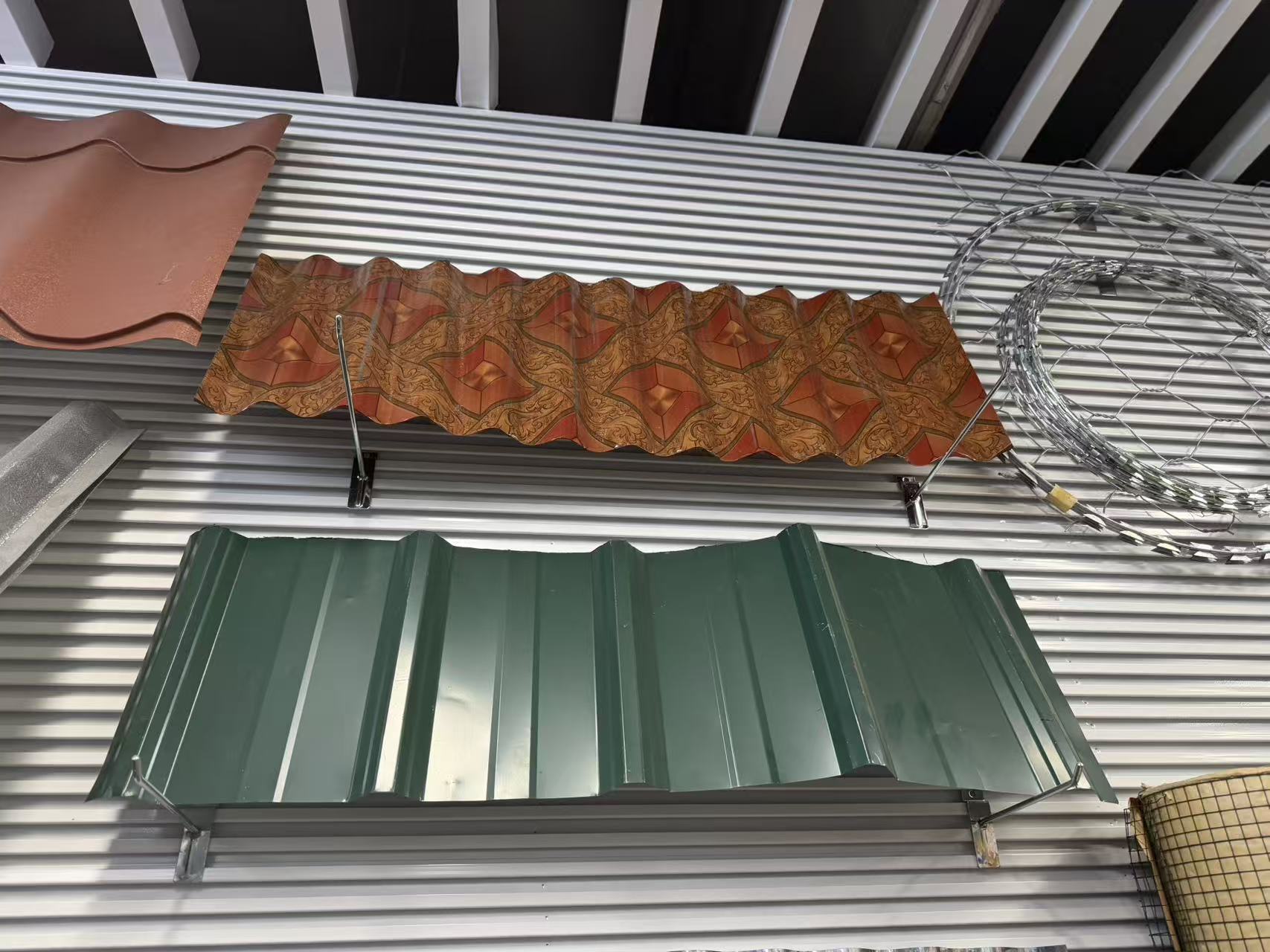 金属瓦屋顶脊镀铝锌瓦片米兰别墅屋面顶隔热圆弧彩石瓦厂家直销彩钢瓦 镀锌瓦 彩钢卷 彩涂卷 镀锌卷 彩石瓦