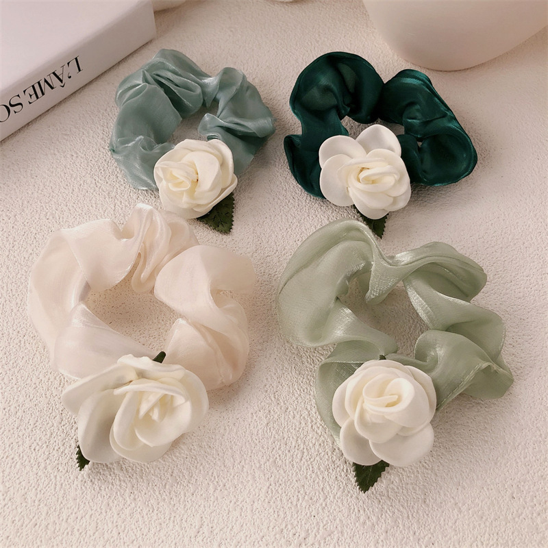 The forestle-style large intestine hair tie exudes a sense of sophistication for women. The camellia hair tie is tied with a hair band, presenting a simple and elegant French style detail image 5
