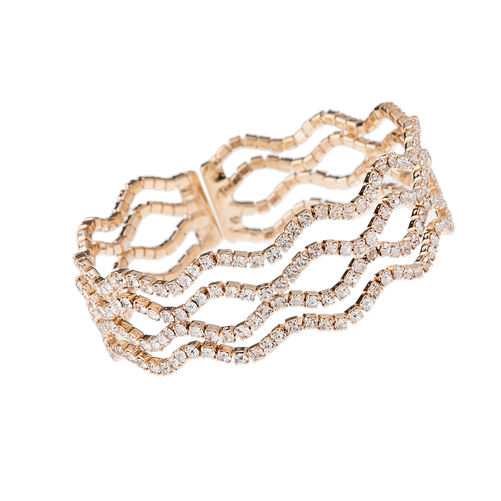 This 4-row wavy elastic water diamond bracelet from Europe and America is a versatile and elegant choice for banquets. It is an open steel wire elastic bracelet accessory for women full figure
