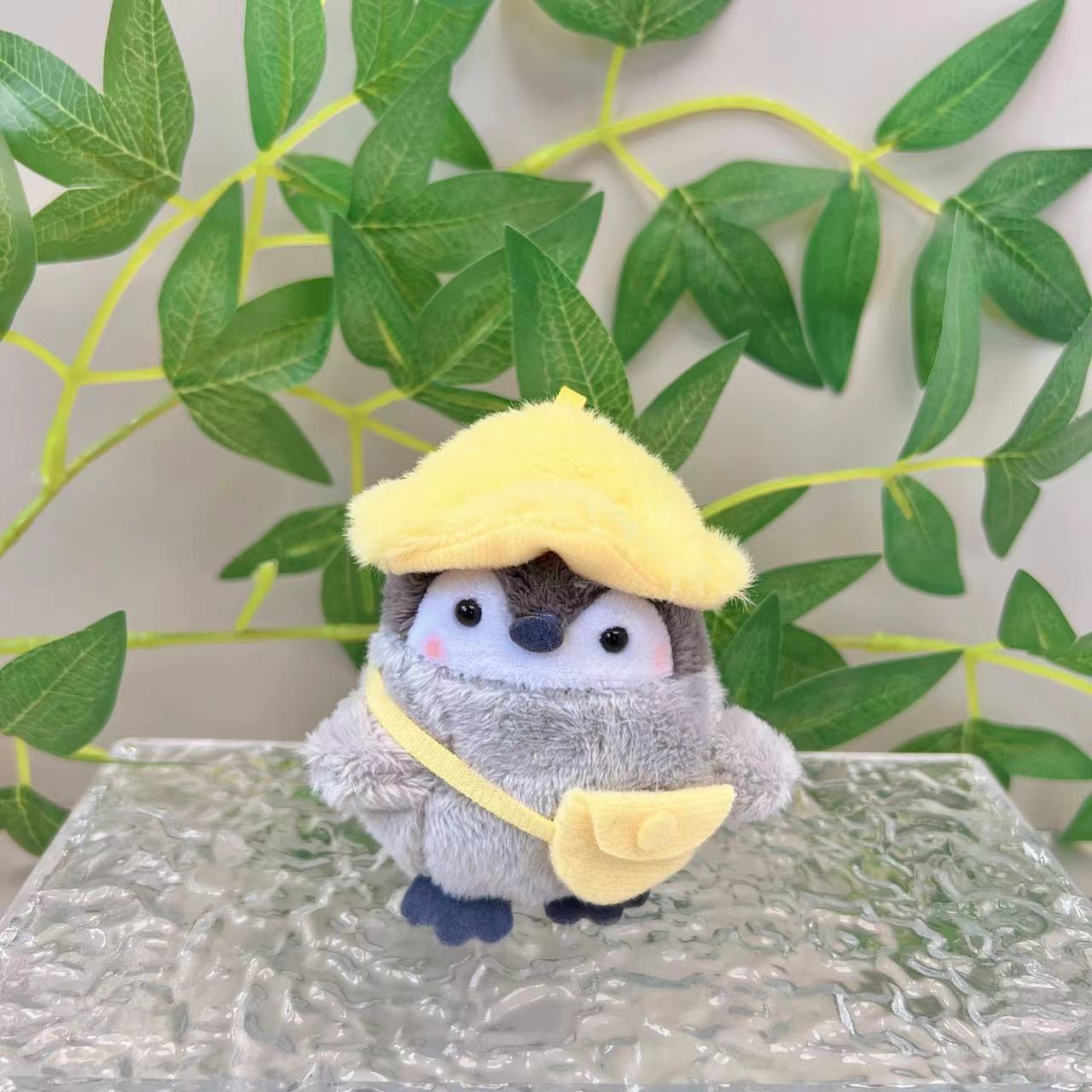 Japanese-style positive energy penguin plush toy pendant, the same style penguin pendant toy keychain as on Instagram and Xiaohongshu Application Scenario
