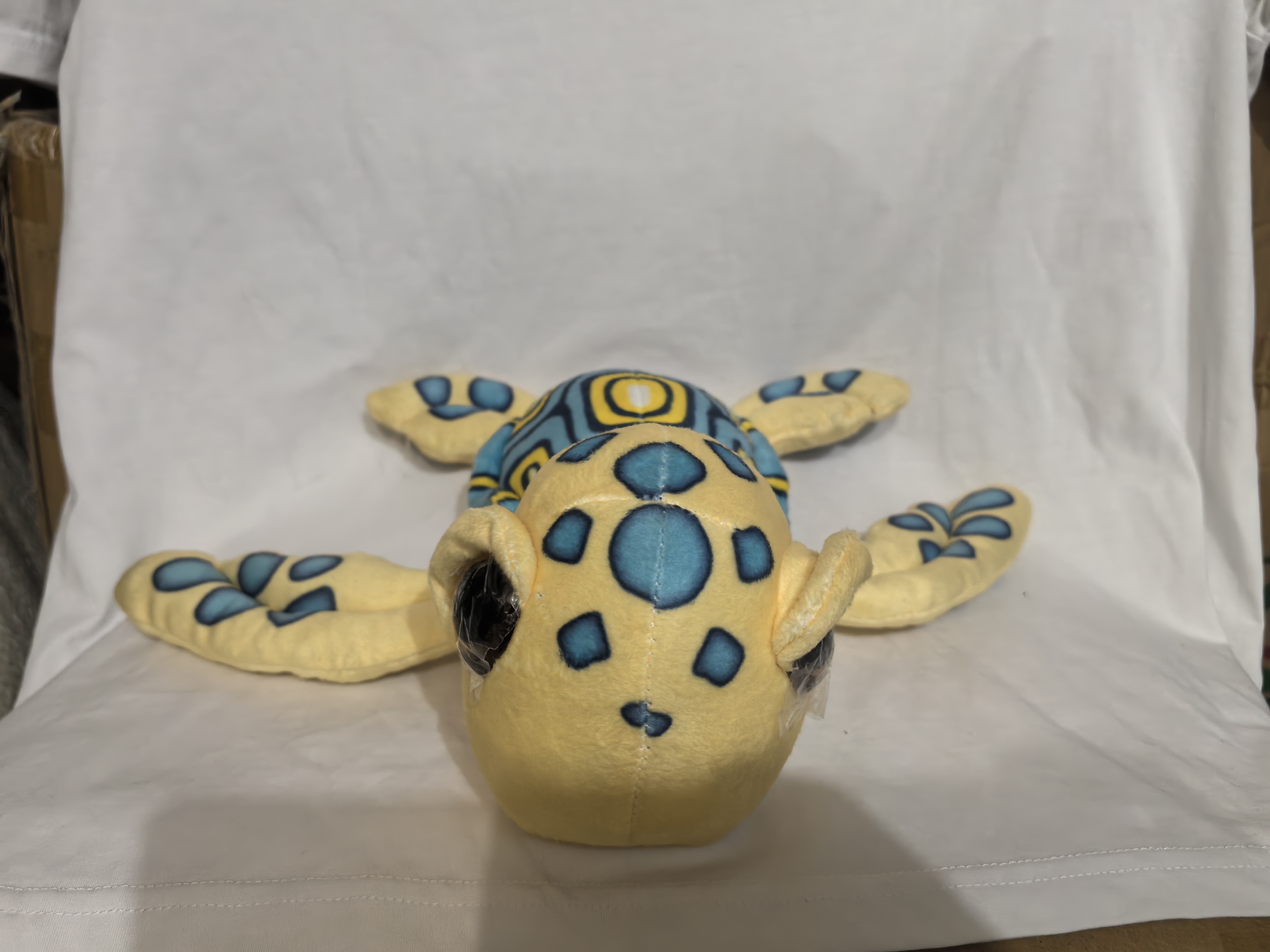 A variety of cartoon multi-color mixed big-eyed turtles