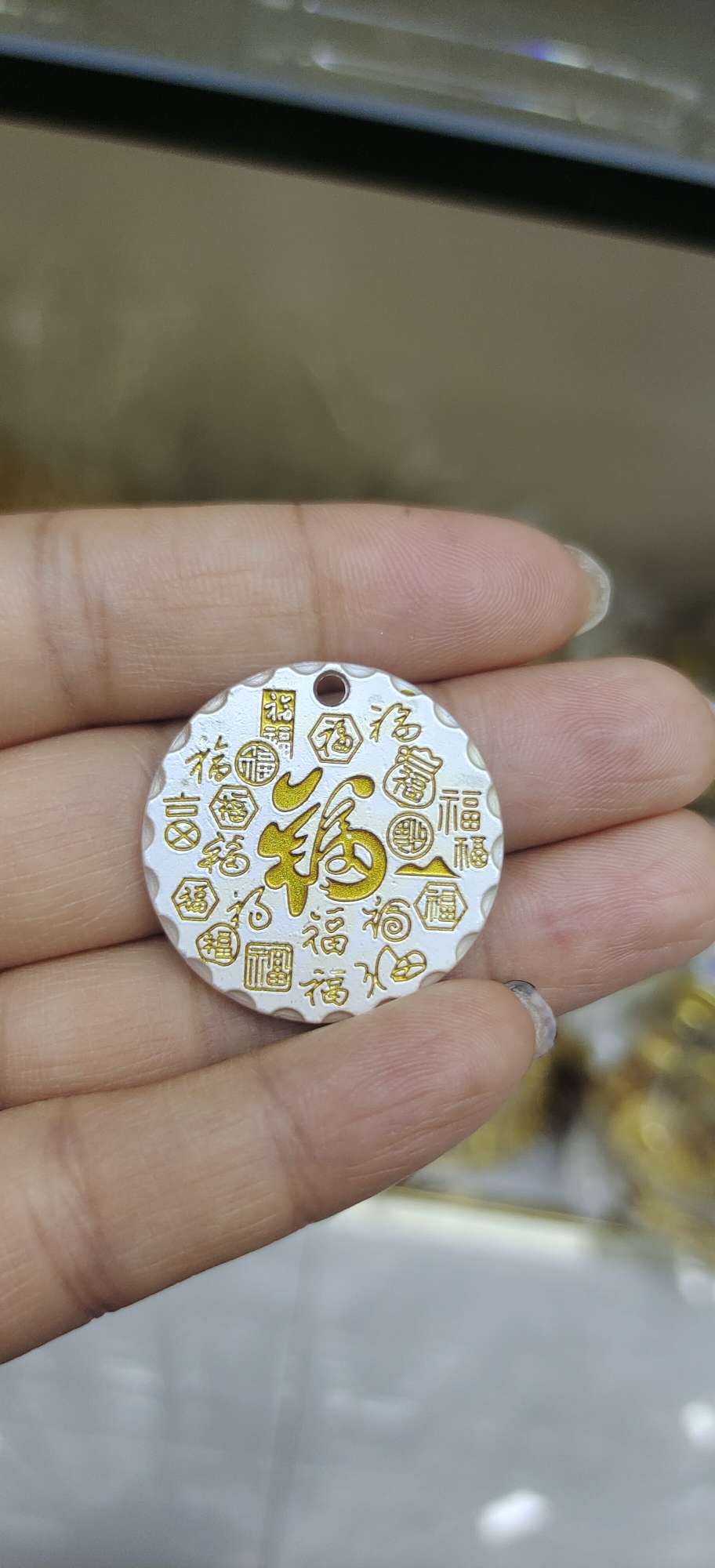 A wide range of fashionable accessories and personalized decorative items are carefully selected. The combinations of accessories and accessories are rich and colorful. Baifu Yuan Brand