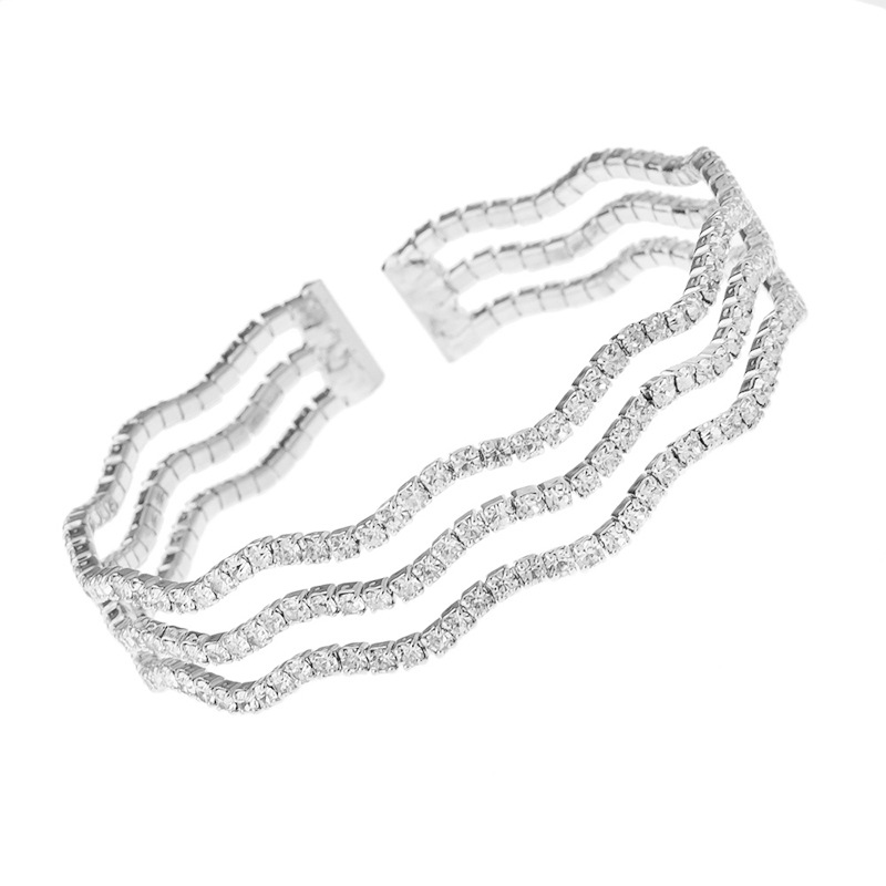 The manufacturer supplies cross-border classic 3-row wavy elastic water diamond bracelet for women, with a European and American style. It is a round opening steel wire elastic design sense jewelry Application Scenario