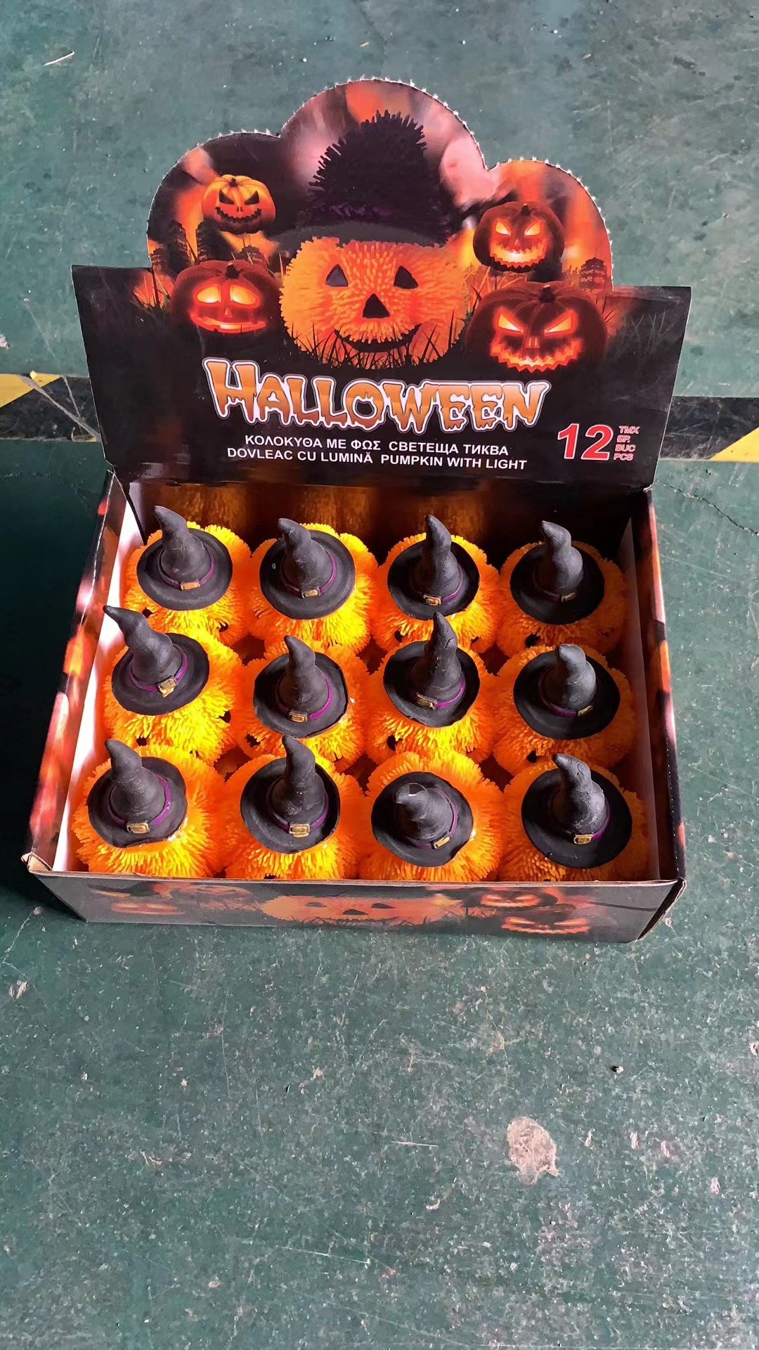 Factory Direct Sale Halloween Flashing Pointed Hat Pumpkin Stress-Relief Plush Ball Cute Pumpkin Head Squeeze Toy Fun full figure
