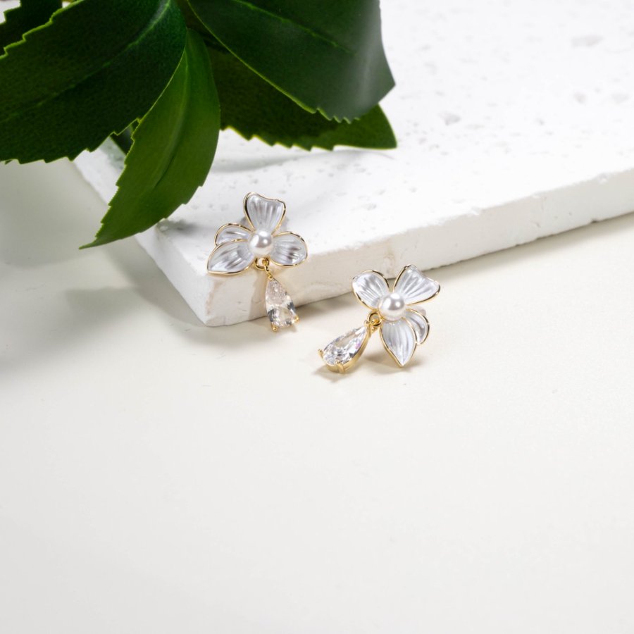 Xuhui brand copper-plated real gold light luxury zircon small fragrance style stud earrings are fashionable and versatile. Round face slimming stud earrings Specification drawing