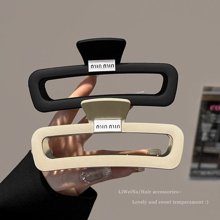 High-end letter matte hair clips for women, large shark clip hair clips, back of the head coiled hair accessory, high-end letter matte hair clips for women, large shark clip hair clips, back of the head coiled hair accessory, high-end detail image 8