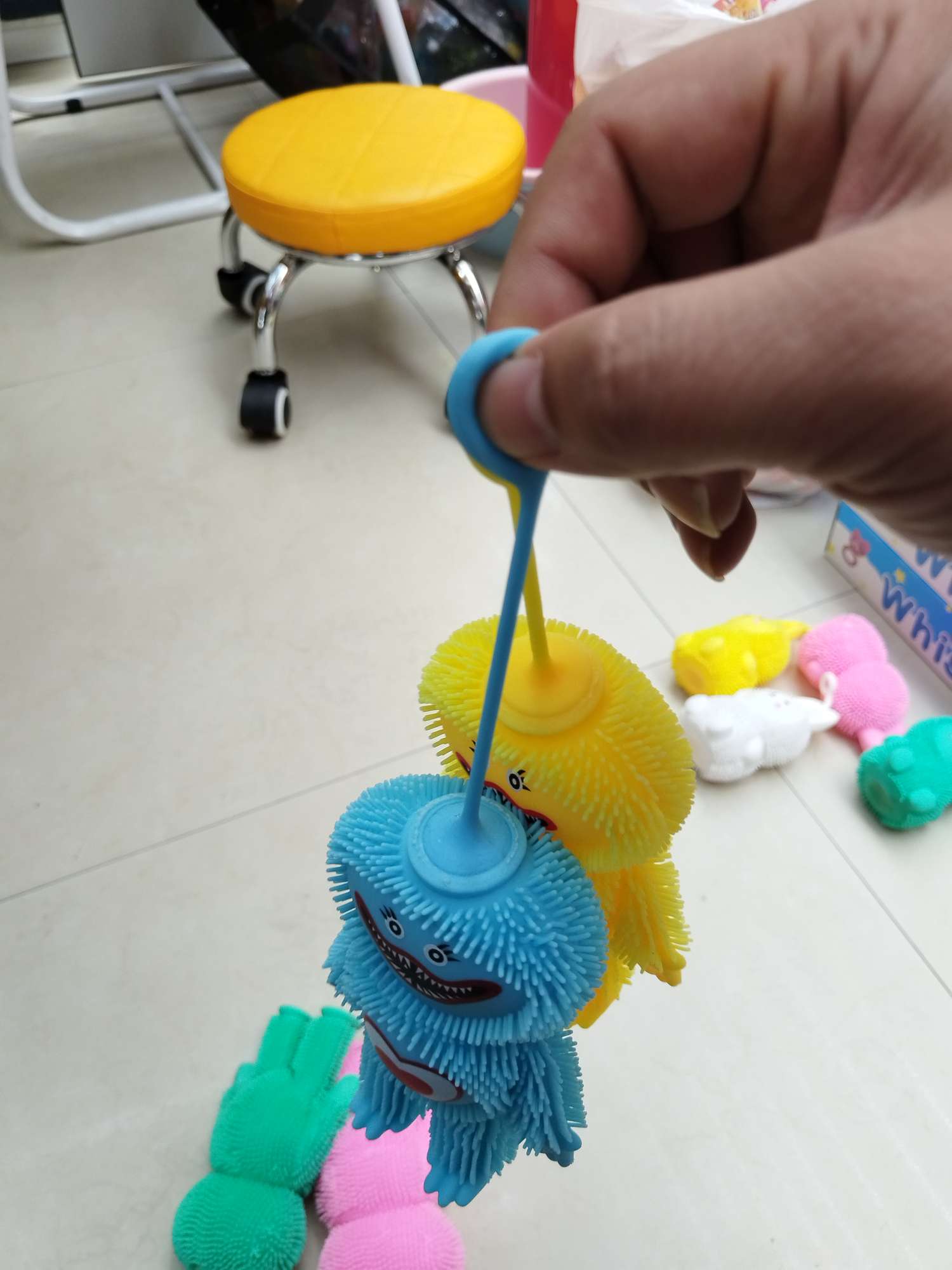 毛毛球长腿波比带灯捏捏乐详情图3