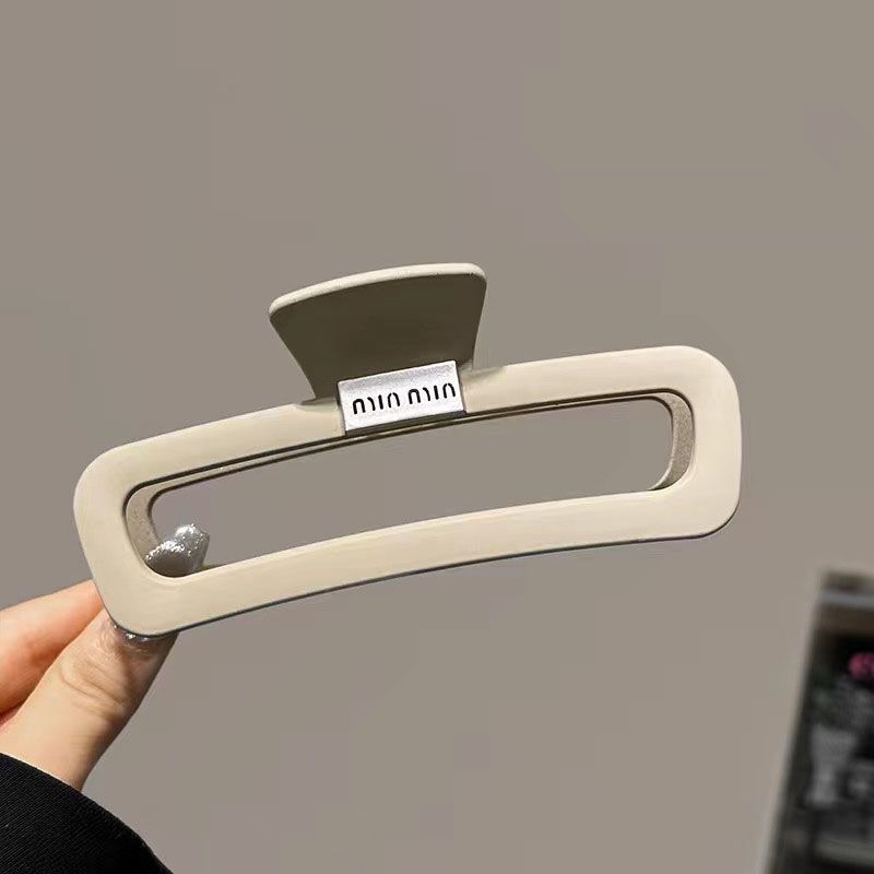 High-end letter matte hair clips for women, large shark clip hair clips, back of the head coiled hair accessory, high-end letter matte hair clips for women, large shark clip hair clips, back of the head coiled hair accessory, high-end detail image 10