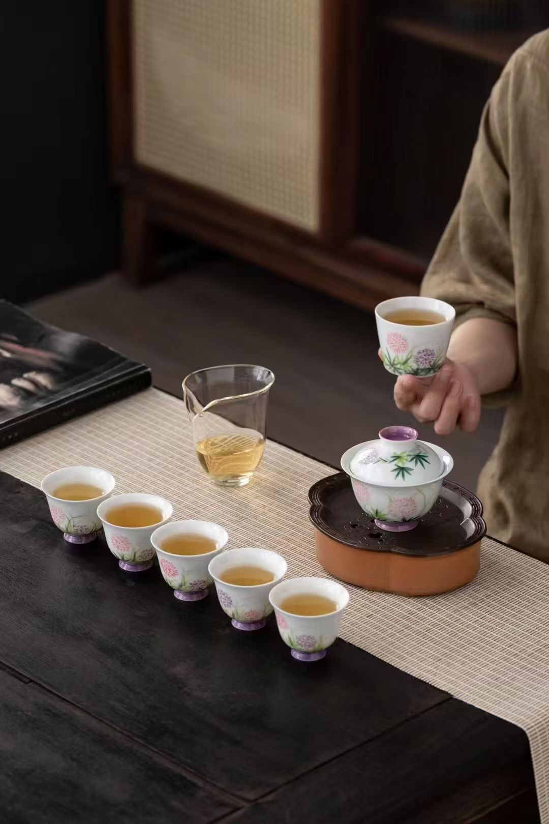 中国茶具白瓷手绘梦蝶花系列8头套组配礼盒商务礼品详情4