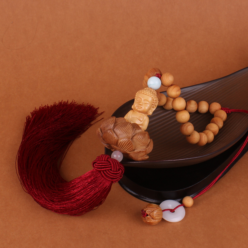 The same style of Lingyin Temple's popular "Safe and Sound" peach wood hand-carved three-dimensional lotus Buddha statue, bringing continuous good luck, car interior rearview mirror, car pendant details Picture