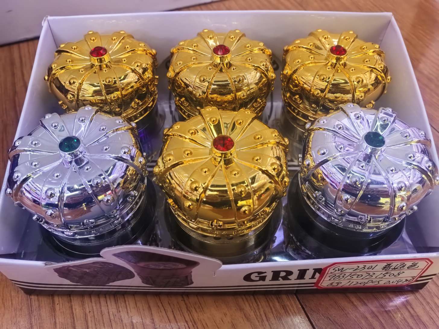 日用百货打火机烟具多功能便携实用家用户外旅行装饰款式多样