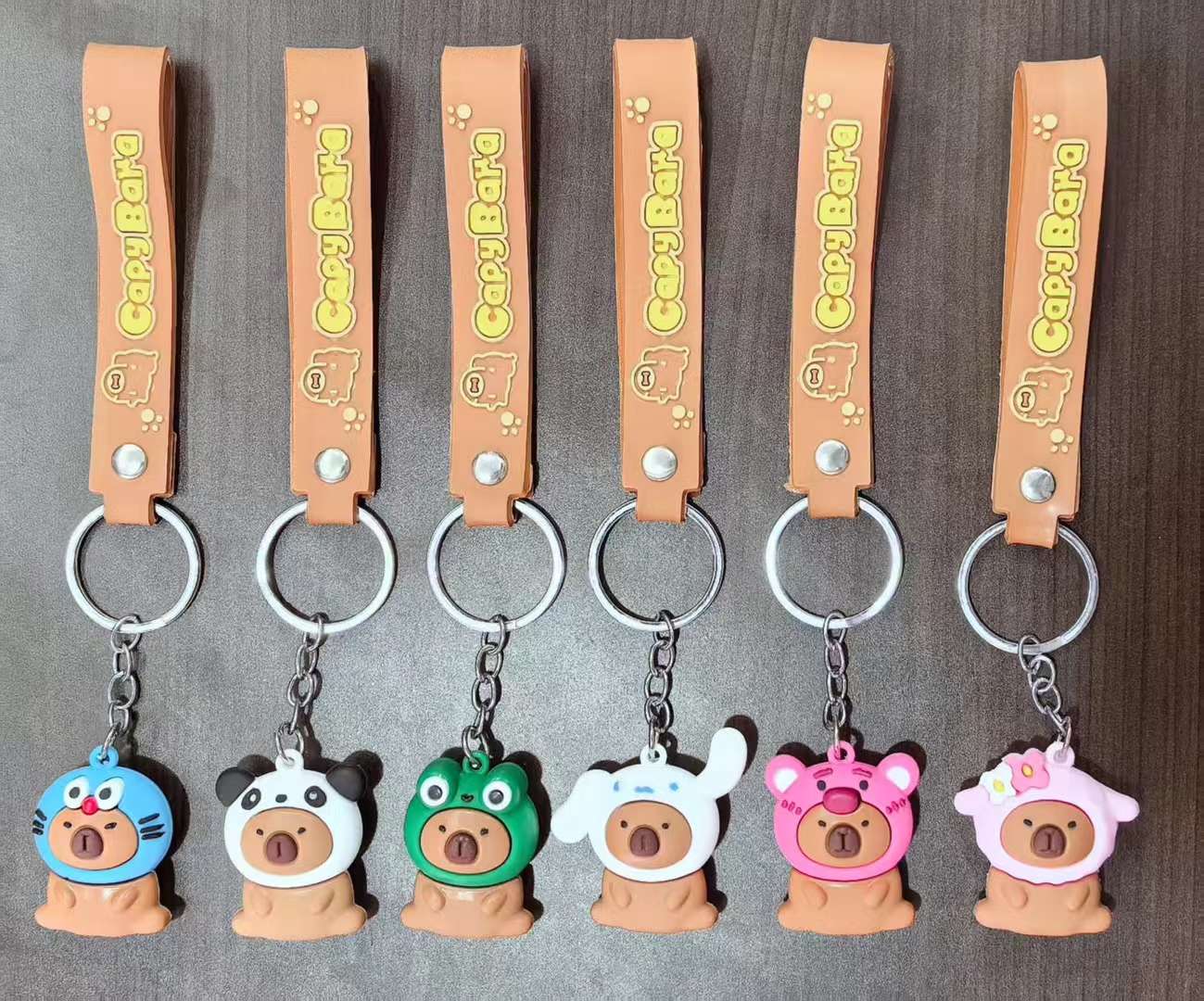 pvc卡皮巴拉钥匙扣挂件带皮绳滴胶钥匙扣细节图