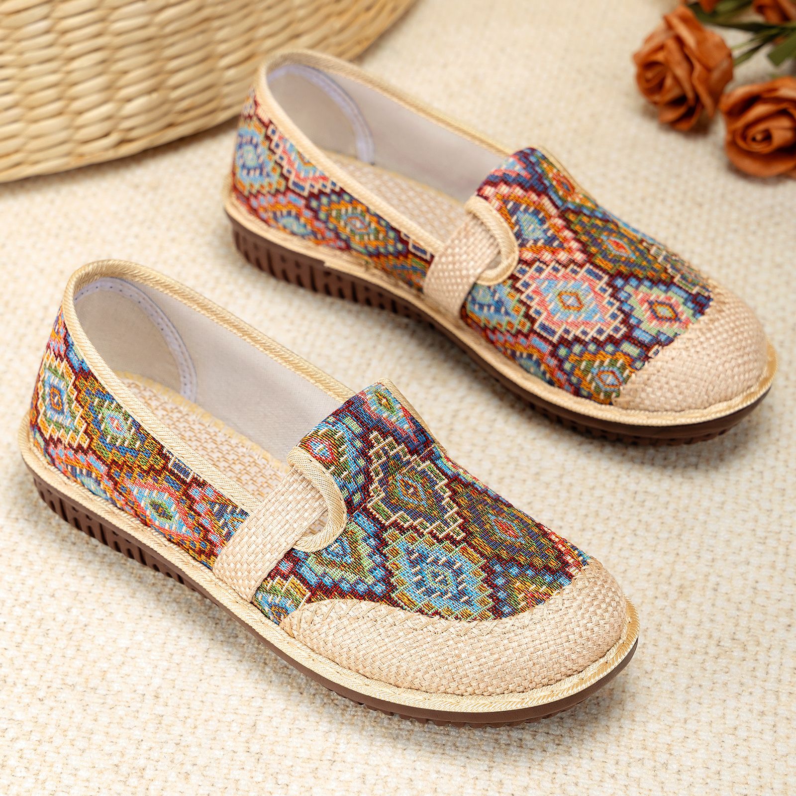 New breathable, one-step soft-soled single shoes for women, comfortable linen, ethnic style, old Beijing casual cloth shoes full figure