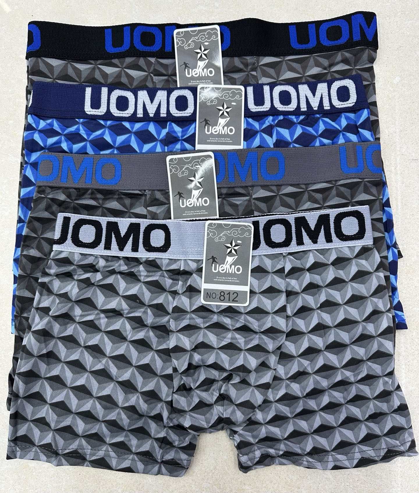 We offer a wide variety of styles of men's briefs for export to Africa and the Middle East at extremely low prices. Custom-made men's underwear is available details Picture
