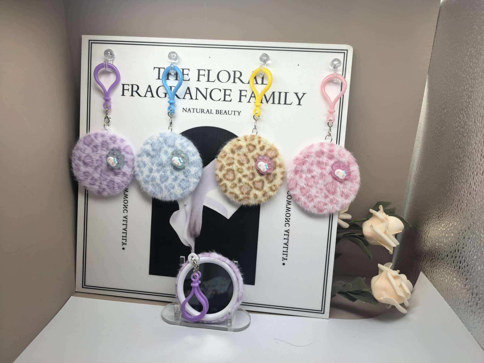 优雅毛绒化妆镜镜子便携桌面美容镜卫生间洗漱用品简约时尚镜子镜子化妆镜镜子毛绒化妆镜镜子化妆镜详情图3