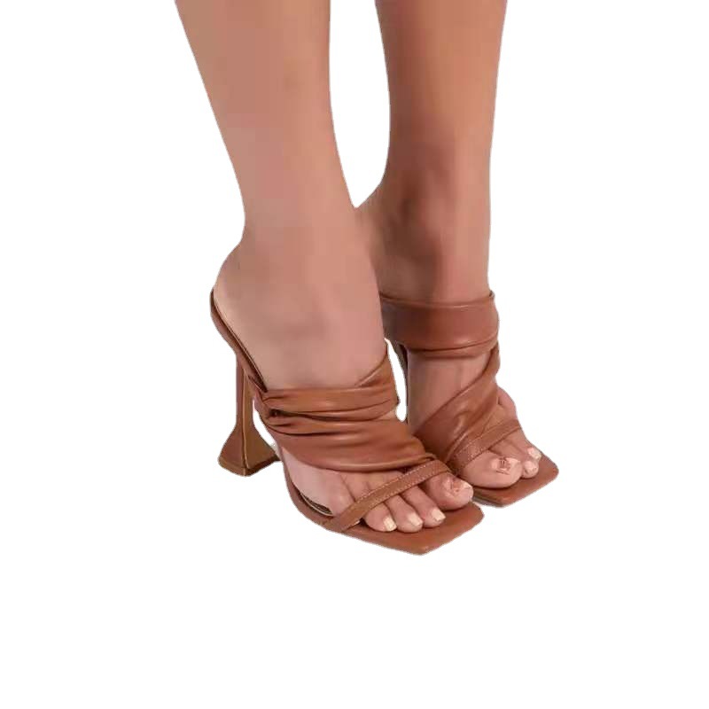 2021 Summer new large-sized high-heeled sandals, thin-heeled square toe, golden foreign trade European and American style slippers, women's High heels Item Picture