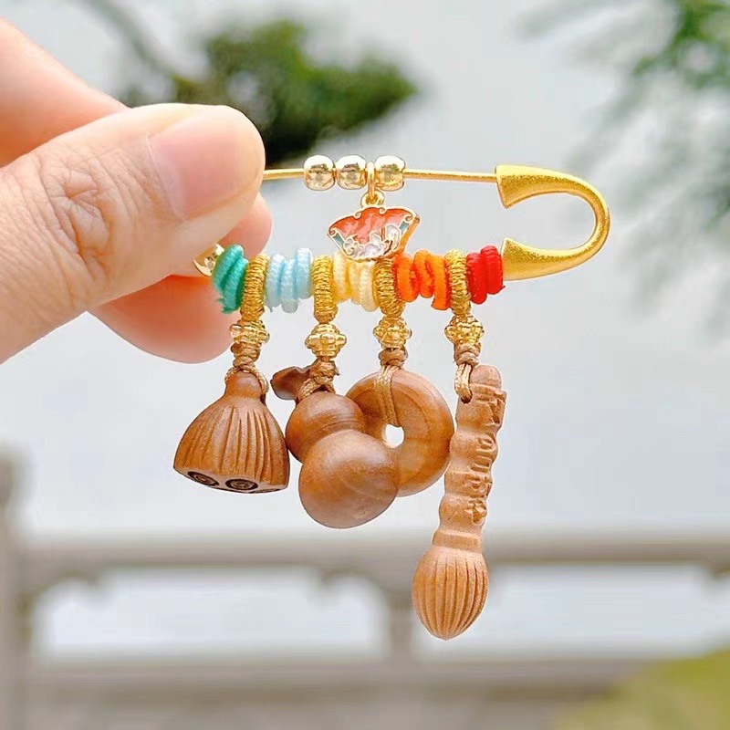Wholesale of peach wood Wenchang pen landing brooches from the manufacturer Specification image