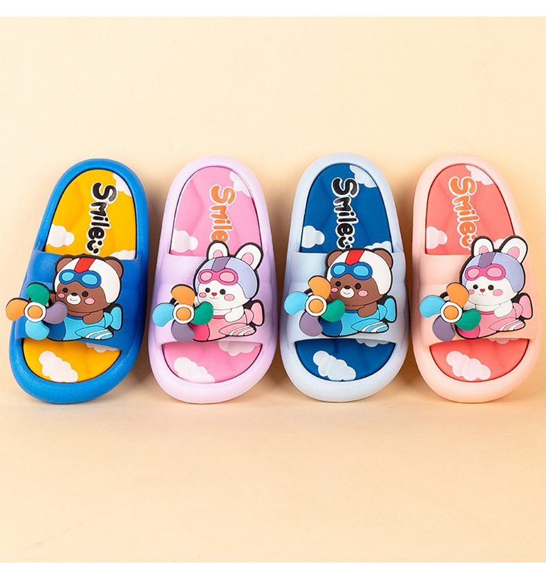 Little Bear windmill children's shoes, baby shoes, children's slippers, children's cotton slippers, strawberry cartoon style, comfortable and anti-slip, suitable for spring and summer detail image 4