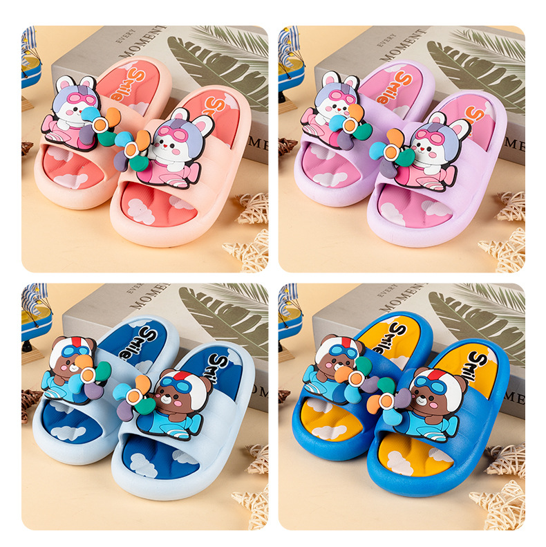 Little Bear windmill children's shoes, baby shoes, children's slippers, children's cotton slippers, strawberry cartoon style, comfortable and anti-slip, suitable for spring and summer detail image 2