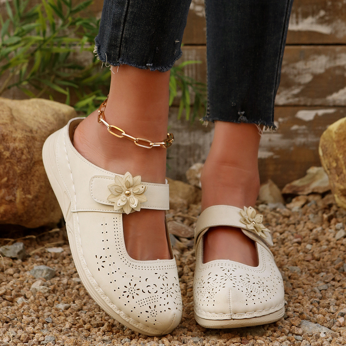 2025 New cross-border foreign trade thick-soled wedge heel mesh summer sandals, perforated, comfortable and breathable mules, Crocs full figure