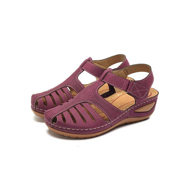 Cross-border foreign trade flip-flops for women 2022 New style Roman-style wedge heel solid color large size round toe hole sandals for women Application Scenario