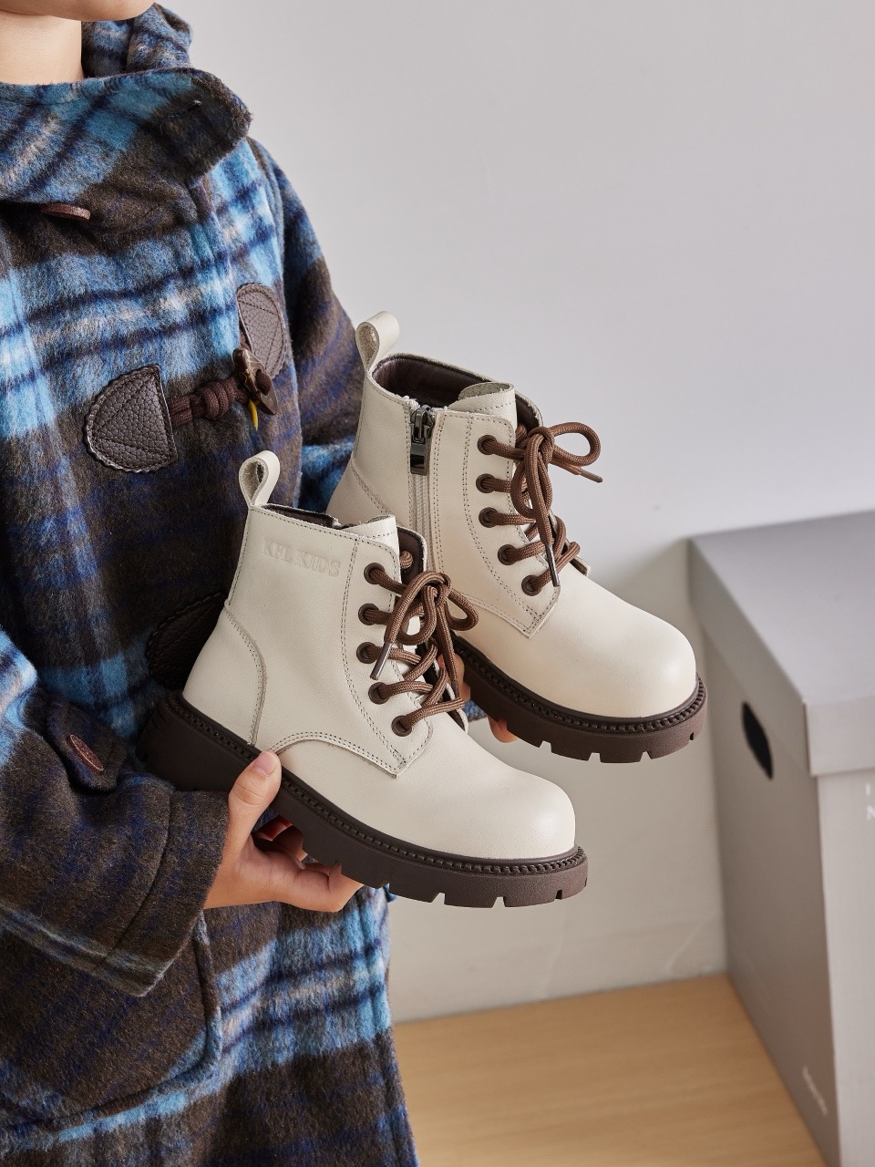 飞飞潮童儿童皮靴儿童皮鞋批发零售