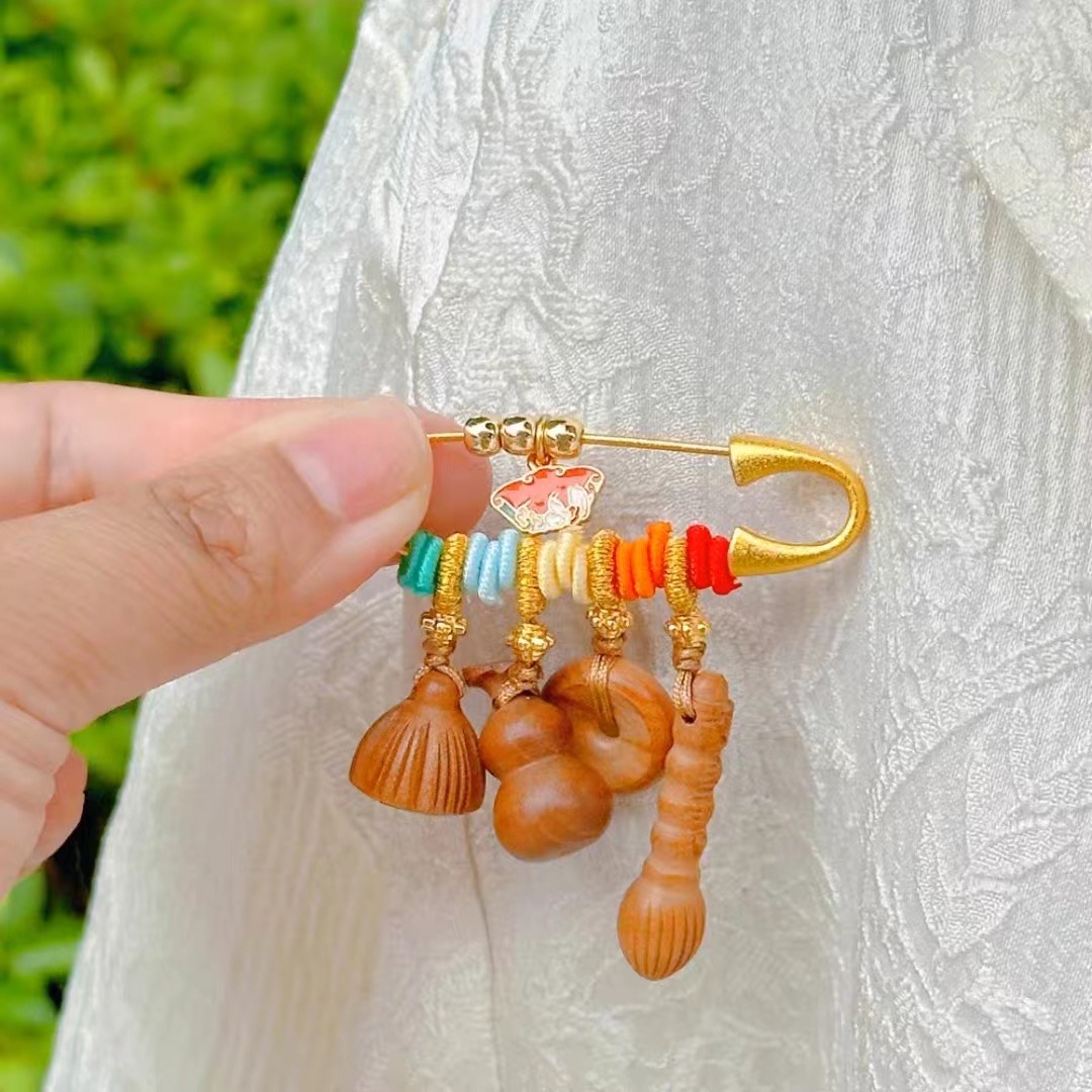 Wholesale of peach wood Wenchang pen landing brooches from the manufacturer Item Picture