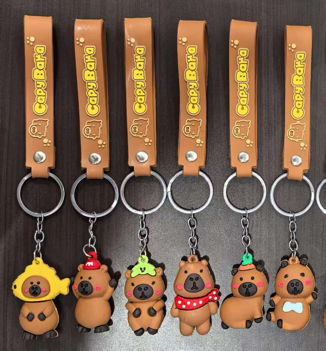 pvc卡皮巴拉钥匙扣挂件带皮绳滴胶钥匙扣