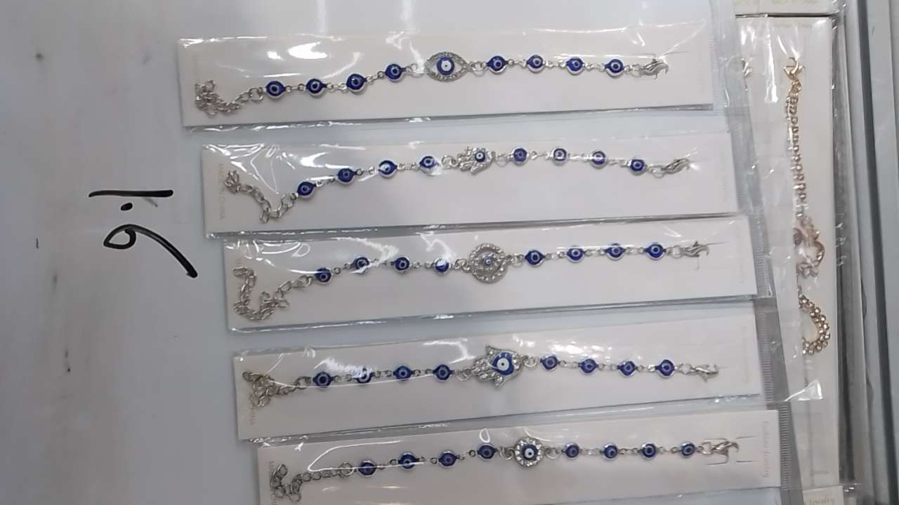 时尚水晶手链，手串。女简约手饰潮流首饰品。水晶手链饰品搭配百搭款。宝兰眼睛珠环保手链。款式配件可挑可选，电镀有KC金白K产品图