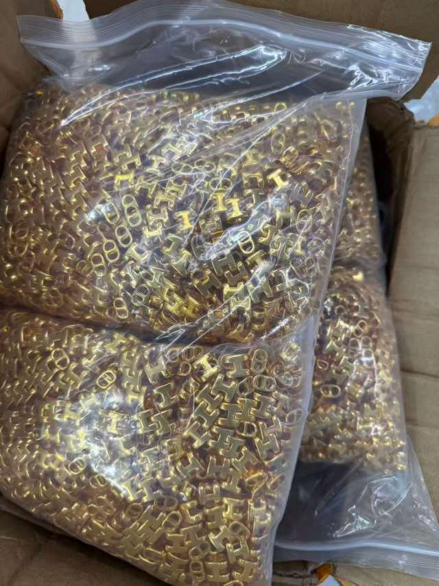 Gold and silver retro and elegant zircon inlaid hollowed-out clothing buckle beaded bracelet diy accessory Item Picture