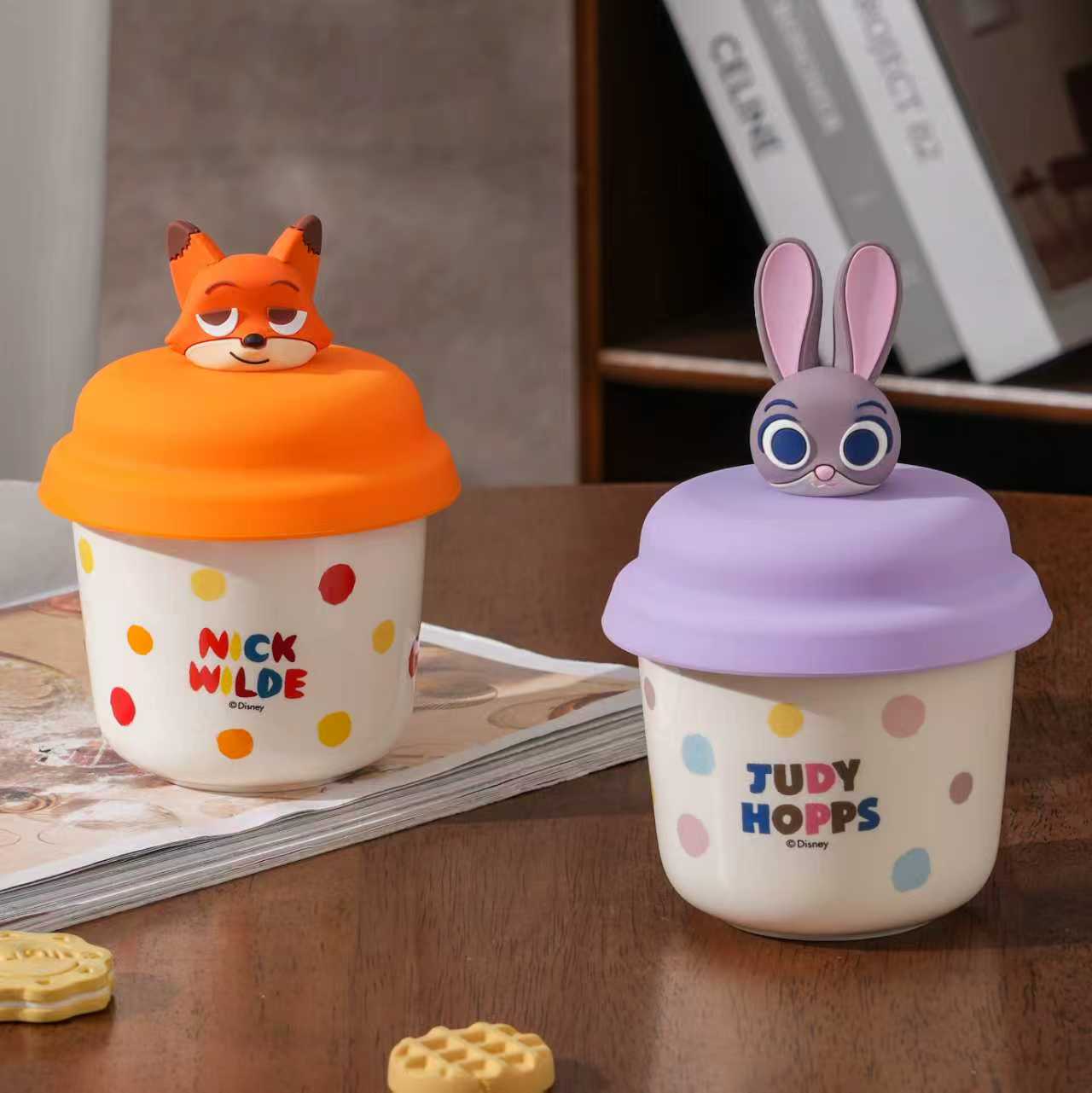 Christmas ceramic cups, personalized coffee and water cups, insulated daily necessities, creative cups, ceramic cups as gifts Application Scenario
