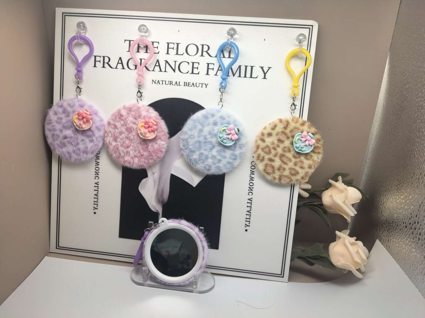 优雅毛绒化妆镜镜子便携桌面美容镜卫生间洗漱用品简约时尚镜子镜子化妆镜镜子毛绒化妆镜镜子化妆镜