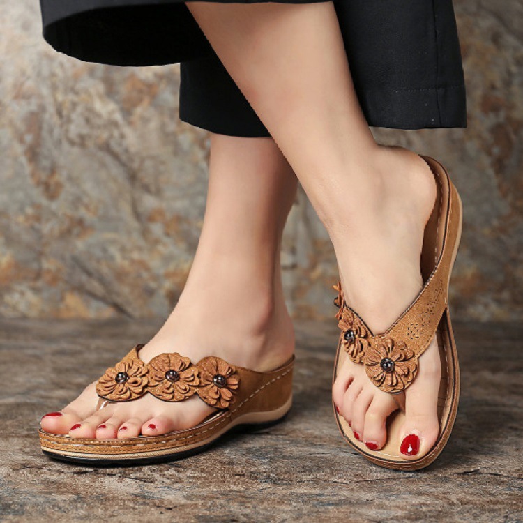 wish, an independent website of sandals, offers a new style of flip-flops for cross-border women's shoes, a car line, large-sized sandals, and casual slippers full figure
