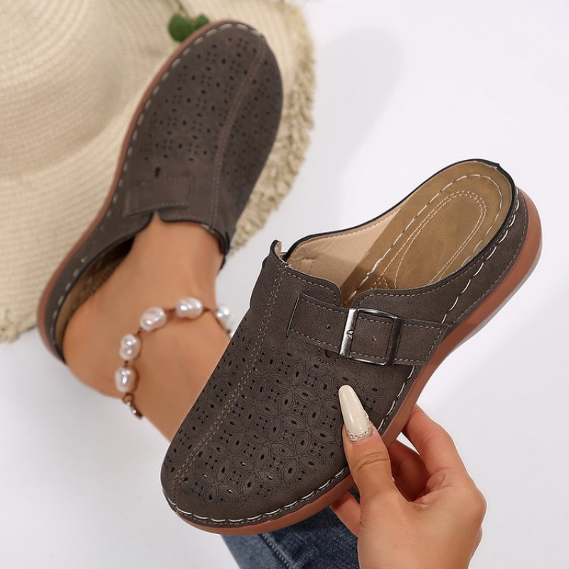 Large-sized Baotou flat-bottom casual half-slipper for women, 2025 new solid color wedge heel metal buckle beach slipper Application Scenario
